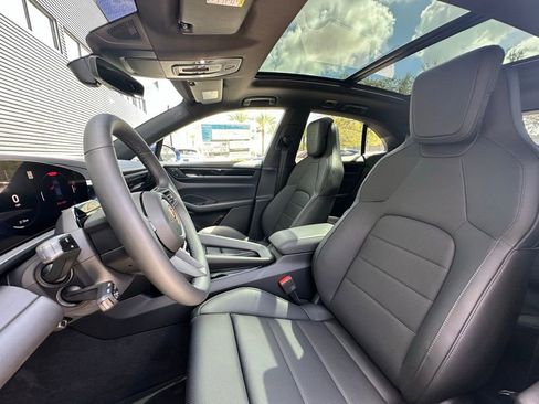 Used 2026 Porsche Macan Electric RWD image 5