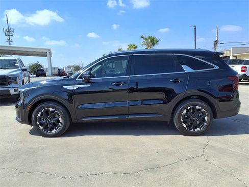 Certified 2025 Kia Sorento S image 4