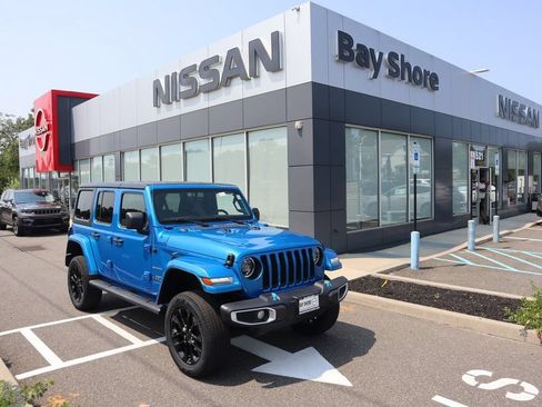 Used 2023 Jeep Wrangler Unlimited Sahara w/ Cold Weather Group AWD/4WD image 1