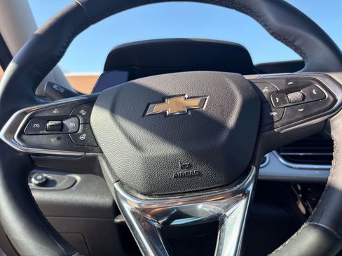 Used 2025 Chevrolet Trax LT w/ LT Convenience Package image 27