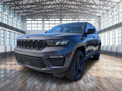 New 2025 Jeep Grand Cherokee Limited w/ Black Appearance Package RWD image 8