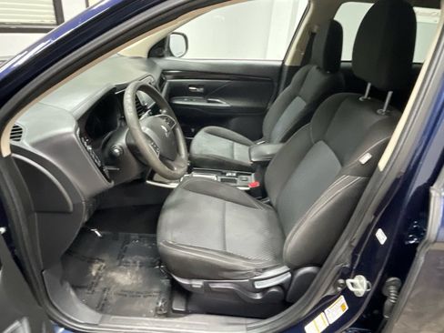 Used 2020 Mitsubishi Outlander ES FWD image 4