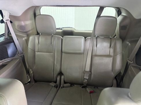 Used 2011 Volkswagen Routan SE image 13