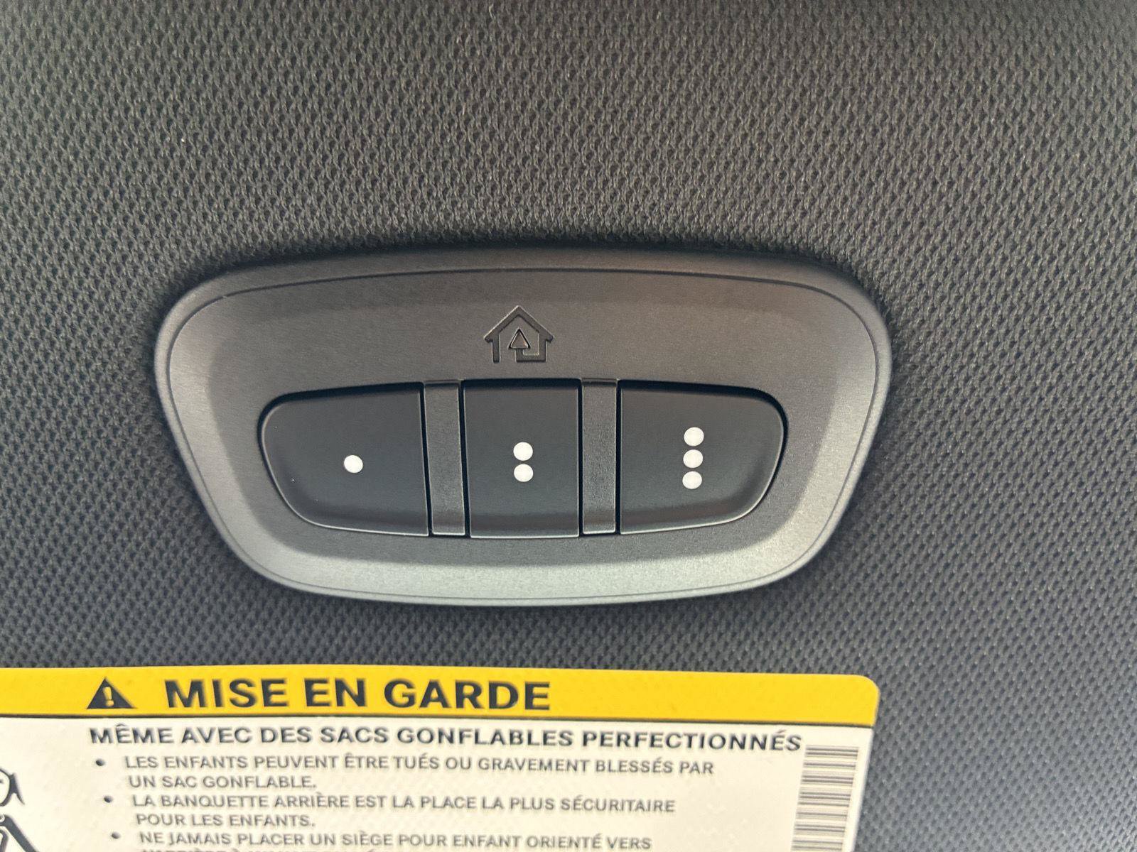 New 2025 Chrysler Pacifica Select FWD image 31