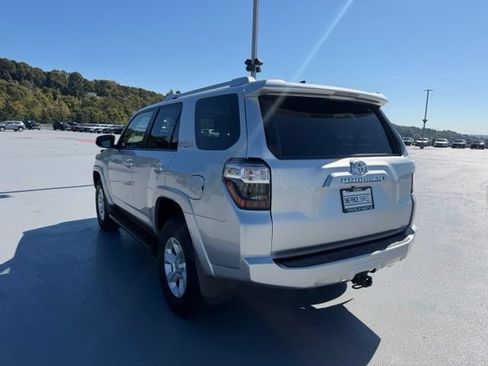 Used 2016 Toyota 4Runner SR5 AWD/4WD image 5