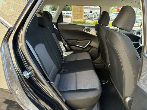 Used 2025 Kia Soul LX w/ LX Technology Package FWD image 23