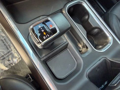 Used 2022 GMC Sierra 1500 SLT w/ SLT Premium Package image 32