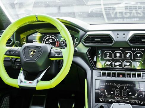 Used 2022 Lamborghini Urus AWD/4WD image 54