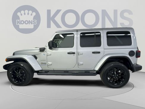 Used 2024 Jeep Wrangler Unlimited Sahara AWD/4WD image 7