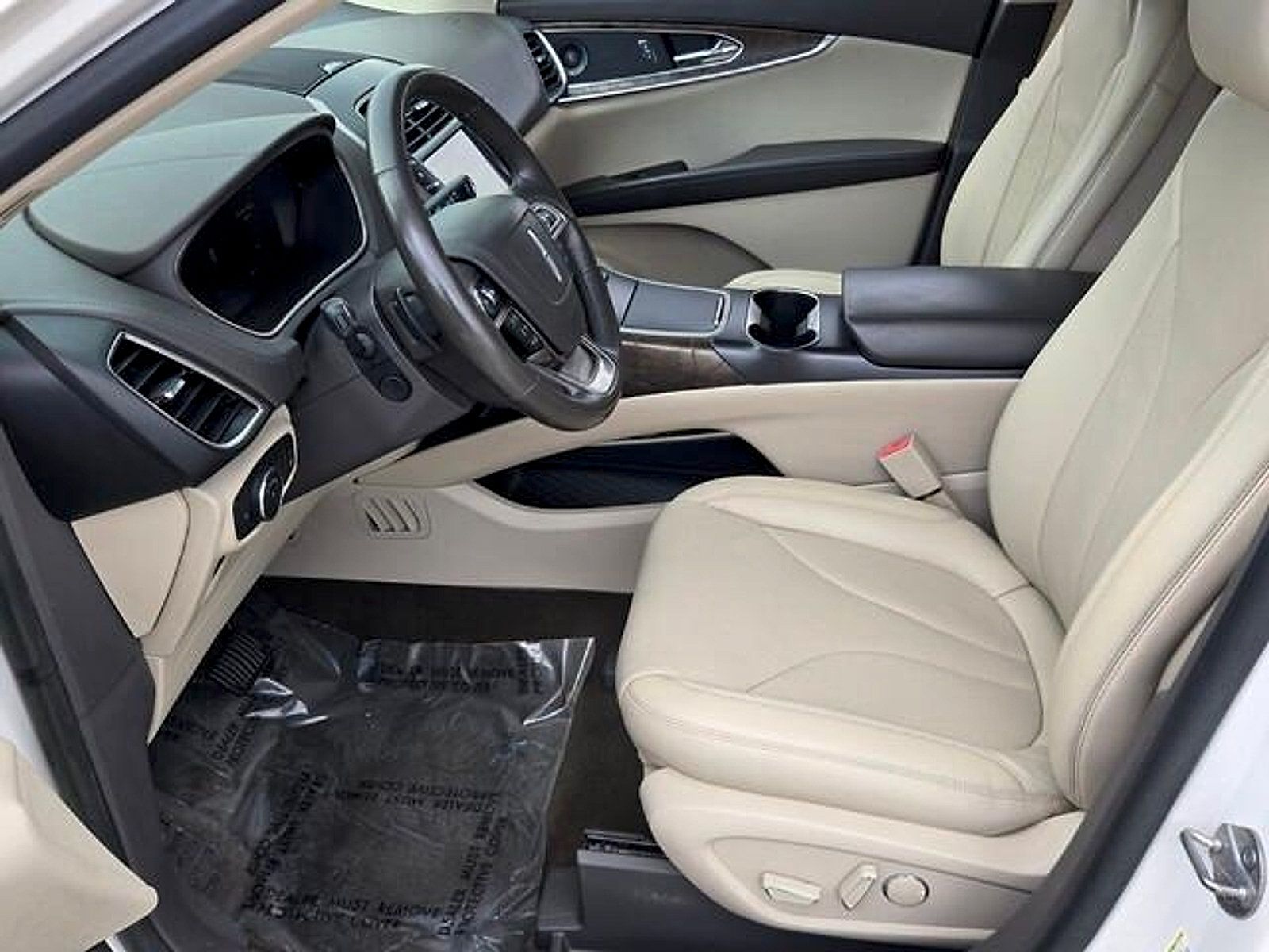 Used 2019 Lincoln Nautilus Reserve FWD image 10