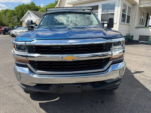 Used 2017 Chevrolet Silverado 1500 LT w/ All Star Edition AWD/4WD image 4