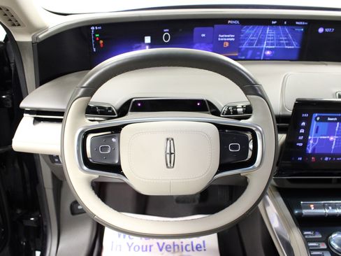Used 2024 Lincoln Nautilus Premier image 17