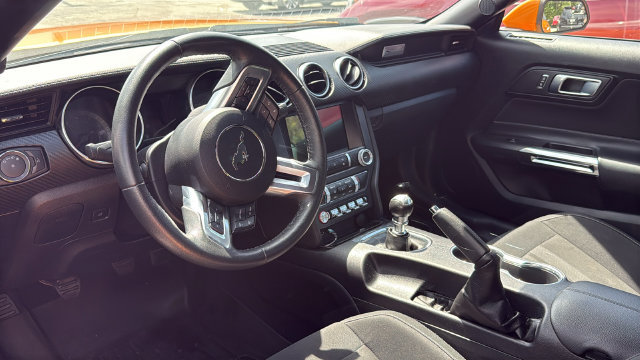 Used 2019 Ford Mustang Convertible RWD image 8