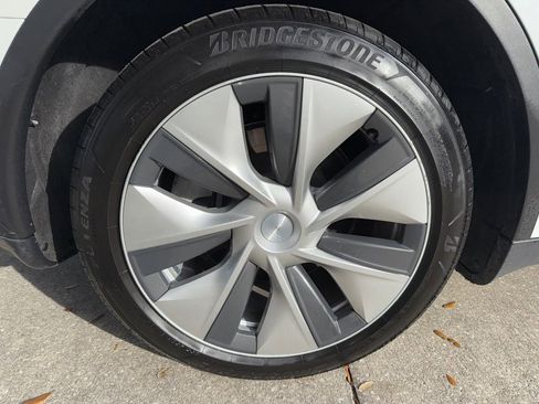 Used 2023 Tesla Model Y Long Range image 38