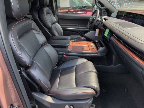 New 2025 Lincoln Navigator L Black Label image 8