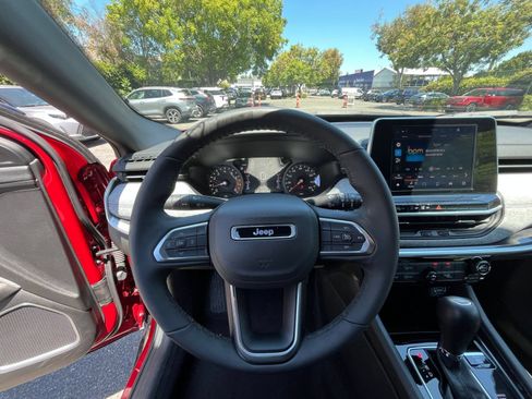 Used 2025 Jeep Compass Latitude AWD/4WD image 33