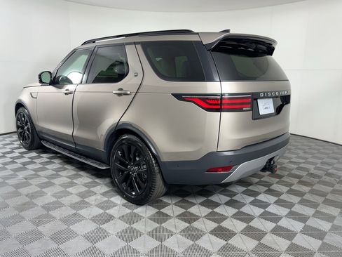 New 2026 Land Rover Discovery S image 3