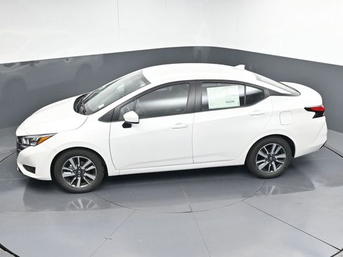 Used 2025 Nissan Versa SV w/ Trunk Package FWD image 34