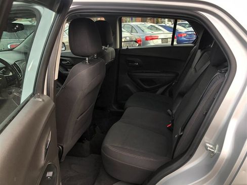 Used 2019 Chevrolet Trax LS FWD image 10