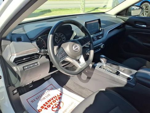 Used 2025 Nissan Altima 2.5 SV image 14