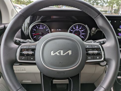 Certified 2024 Kia Carnival EX FWD image 23
