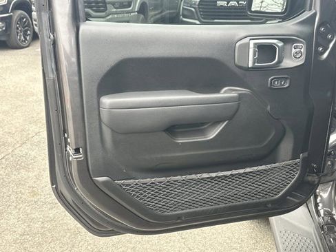 Used 2025 Jeep Gladiator Sport image 11