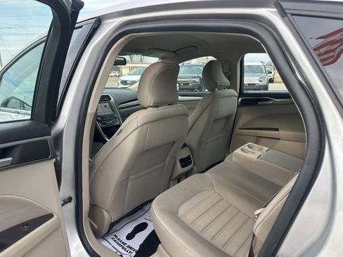 Used 2019 Ford Fusion SE image 22