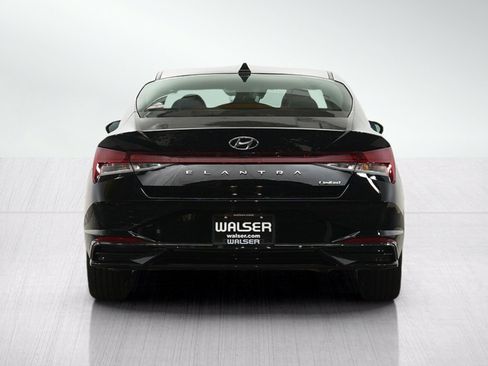 Used 2023 Hyundai Elantra Limited FWD image 4