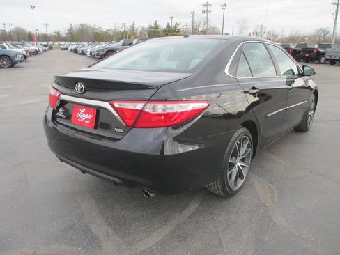 Used 2017 Toyota Camry XSE image 4