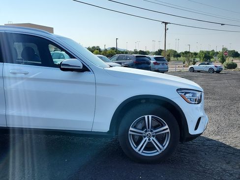 Used 2021 Mercedes-Benz GLC 300 4MATIC image 4