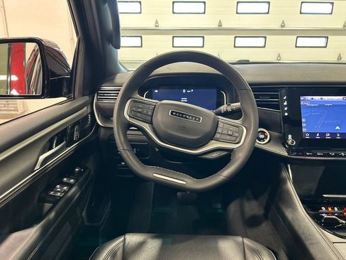 Used 2025 Jeep Wagoneer Series II w/ Premium Group I AWD/4WD image 27