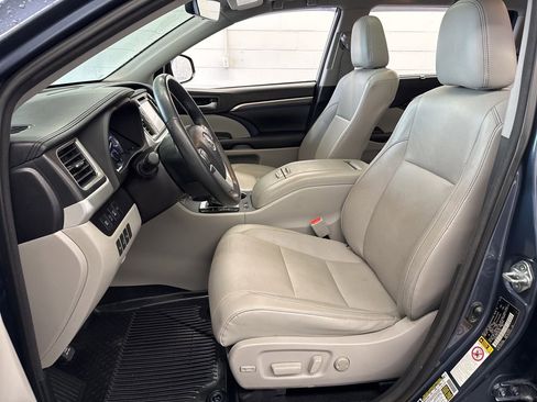 Used 2018 Toyota Highlander Limited Platinum image 15