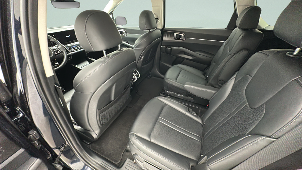 Used 2024 Kia Sorento EX AWD/4WD image 9