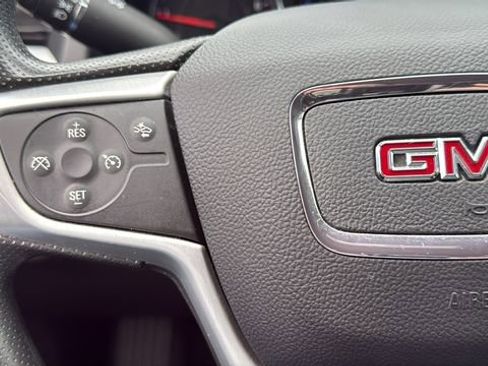 Used 2023 GMC Acadia SLE image 16