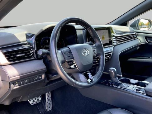 Used 2025 Toyota Camry SE FWD image 17