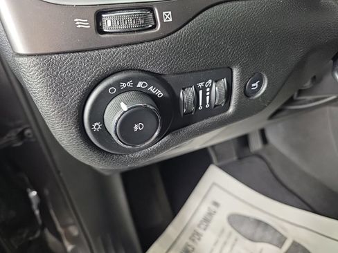 Used 2019 Jeep Cherokee Limited AWD/4WD image 13