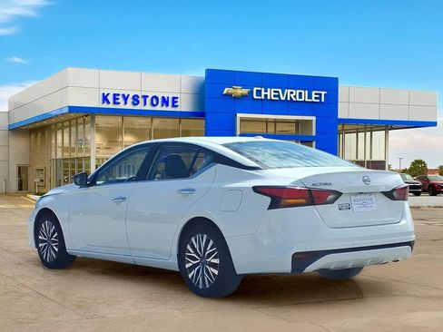 Used 2025 Nissan Altima 2.5 SV FWD image 5