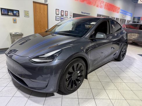 Used 2021 Tesla Model Y Performance image 3