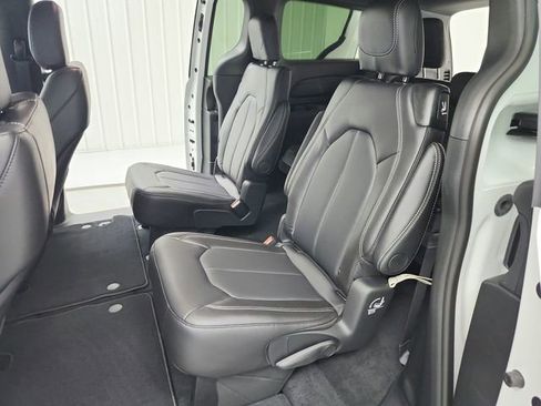 New 2026 Chrysler Voyager LX image 31