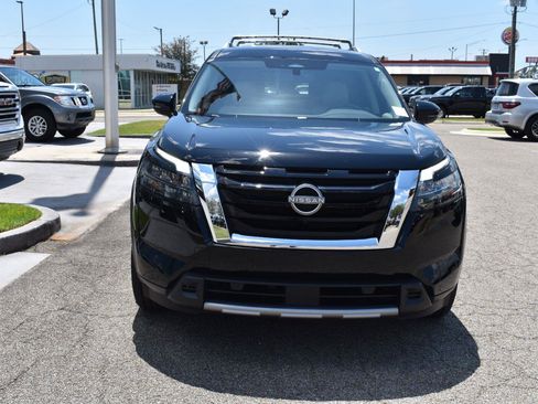 Used 2025 Nissan Pathfinder SL FWD image 16