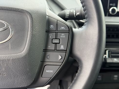 Used 2023 Toyota Prius LE FWD image 18