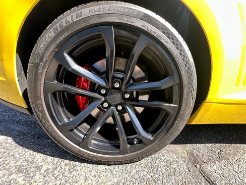 Used 2015 Chevrolet Camaro SS w/ SS Performance Package RWD image 26