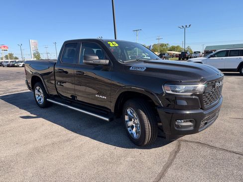 Used 2025 RAM 1500 Big Horn AWD/4WD image 2
