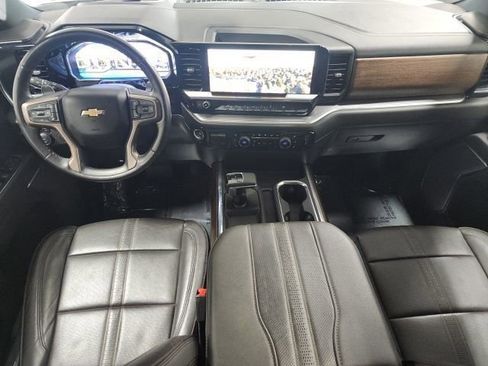 Used 2023 Chevrolet Silverado 1500 High Country w/ High Country Premium Package AWD/4WD image 2
