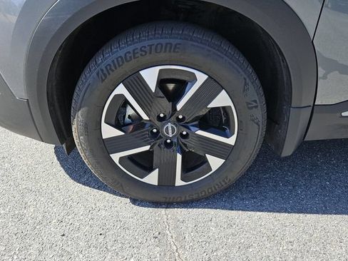 Used 2025 Nissan Kicks SR AWD/4WD image 9