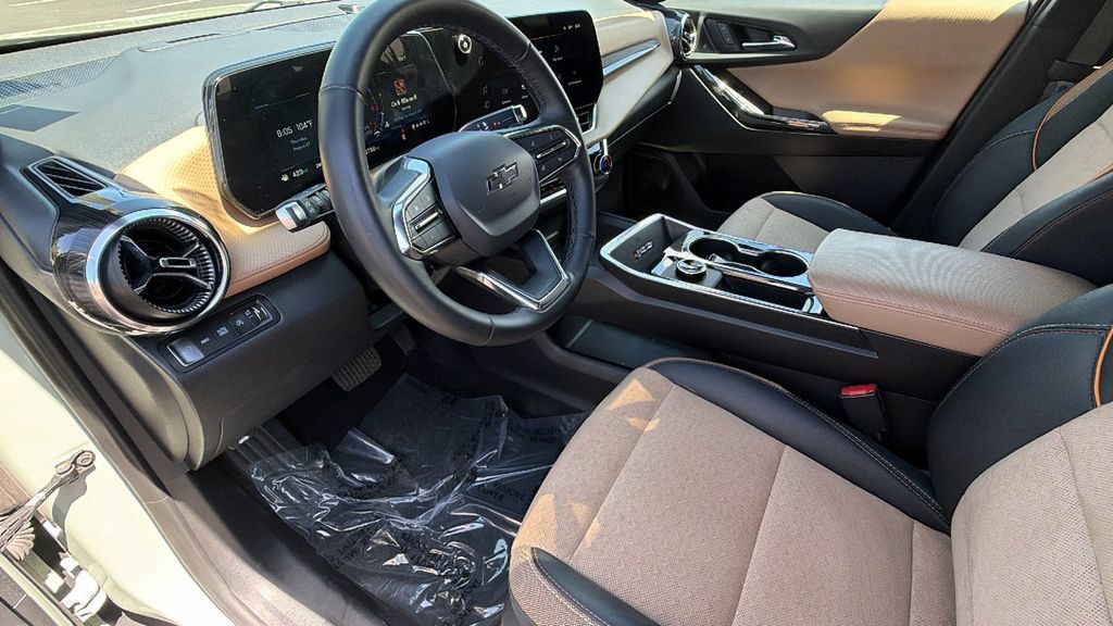 Used 2025 Chevrolet Equinox ACTIV AWD/4WD image 10