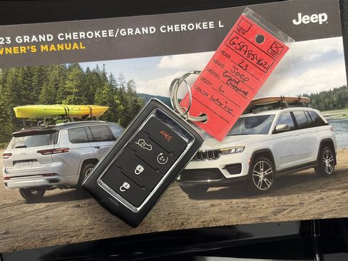 Used 2023 Jeep Grand Cherokee L Limited AWD/4WD image 42