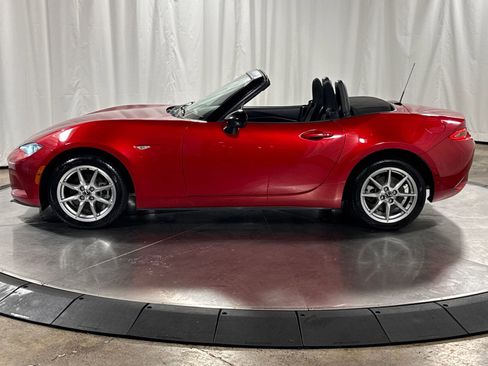 Used 2017 MAZDA MX-5 Miata Sport image 9