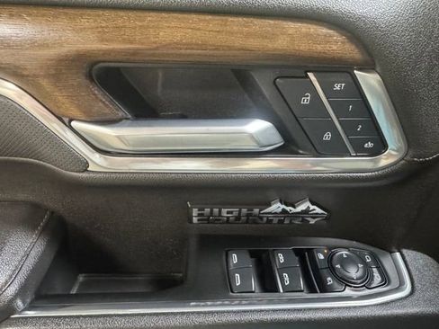 Used 2025 Chevrolet Silverado 1500 High Country w/ High Country Premium Package AWD/4WD image 17