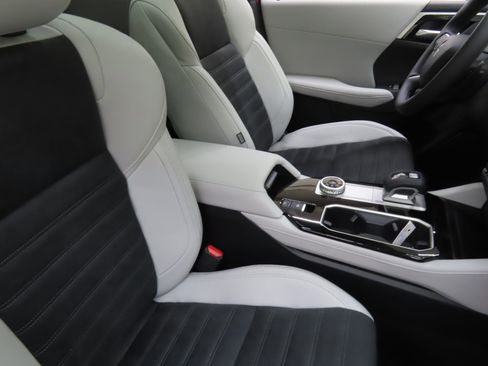 Used 2025 Mitsubishi Outlander SE FWD image 27